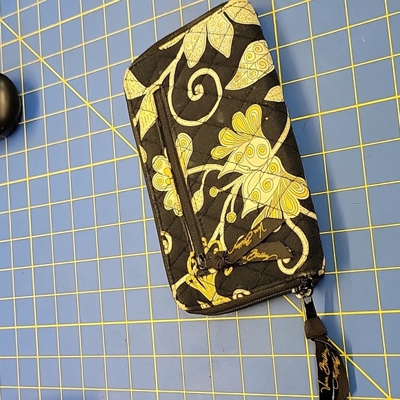 Vera Bradley Quilted Wallet 8 x 4.5 - Picture 2 of 8
